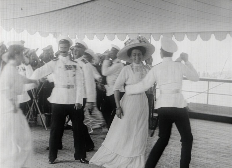Padenie dinastii Romanovykh (The Fall of the Romanov Dynasty), 1927, Esfir Shub Padenie dinastii Romanovykh (The Fall of the Romanov Dynasty), 1927, Esfir Shub