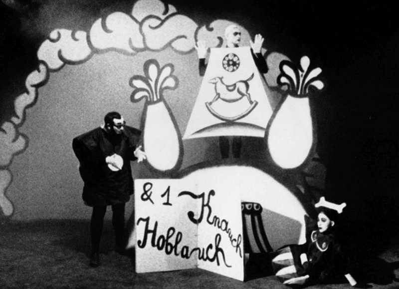 Der Einzug des Rokoko ins Inselreich der Huzzis, 1989, Andreas Karner, Mara Mattuschka, Hans Werner Poschauko (Foto: sixpackfilm) Der Einzug des Rokoko ins Inselreich der Huzzis, 1989, Andreas Karner, Mara Mattuschka, Hans Werner Poschauko (Foto: sixpackfilm)