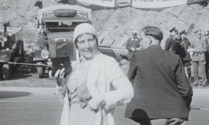 bunt: St. Gilgen, Kesselbergrennen, Mittenwald, Sommer 32, 1932, Julius Edgar Boehm, May Fürst (Kadervergrößerung/Österreichisches Filmmuseum) bunt: St. Gilgen, Kesselbergrennen, Mittenwald, Sommer 32, 1932, Julius Edgar Boehm, May Fürst (Kadervergrößerung/Österreichisches Filmmuseum)