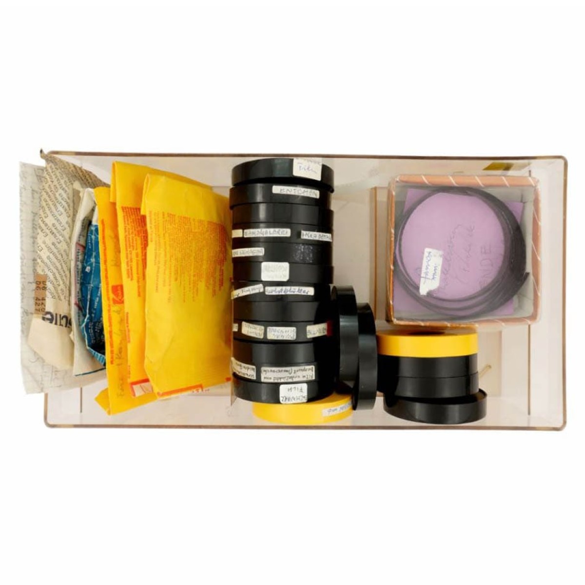 Schachtel mit Filmresten, 15 Meter Super 8 Spulen und Notizen, ca. 1985 (Sammlung Elfriede Schwab, Österreichisches Filmmuseum) 