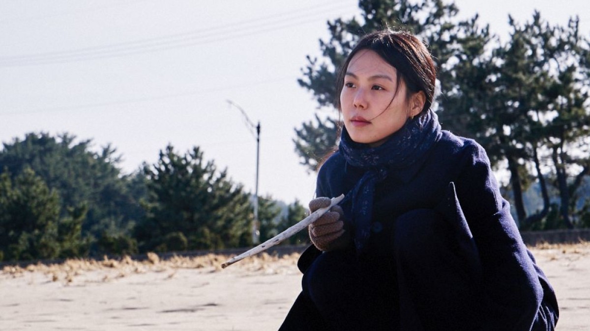 Hawbyuneui yoein (Woman on the Beach), 2006, Hong Sang-soo