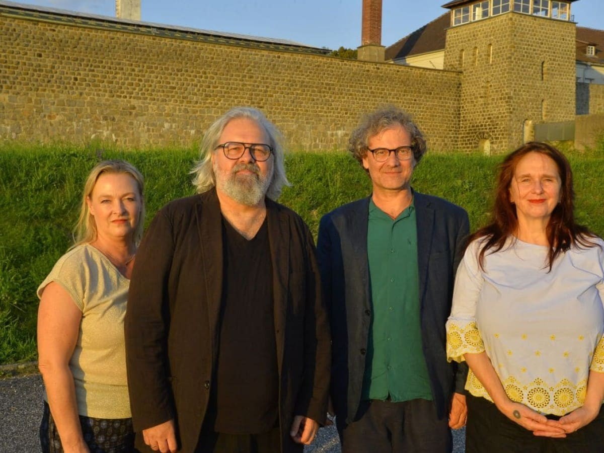 Karin Roth, Thomas Roth, Tom Waibel und Elisabeth Streit bei der Open-Air-Filmretrospektive der KZ-Gedenkstätte Mauthausen, 2023
