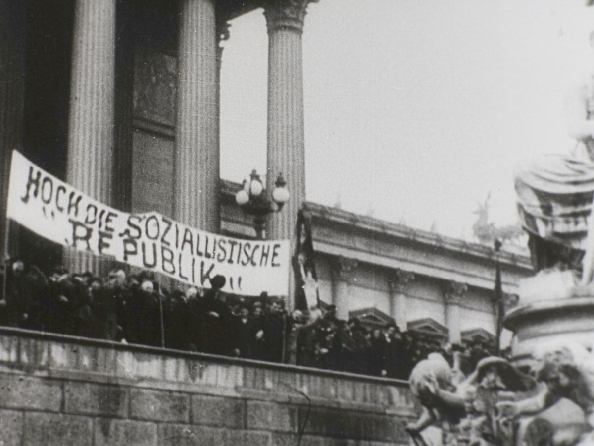 Ausrufung der Republik in Wien (1918) (Kadervergrößerung ÖFM)