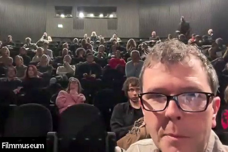 Michael Loebenstein und Besucher*innen im Zoom-Gespräch mit Alexander Kluge, Claus Philipp und Johan Hartle 