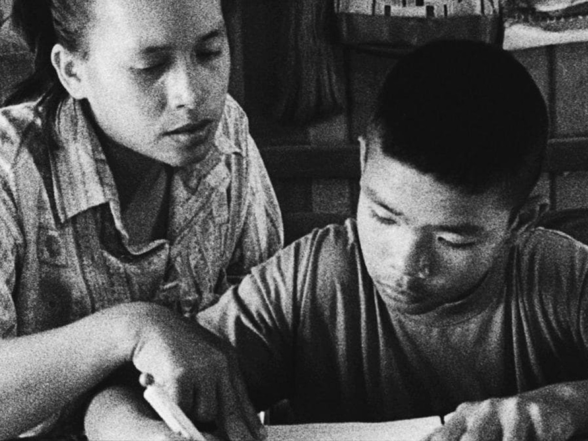 Dokfah Nai Meu Maan (Mysterious Object at Noon), 2000, Apichatpong Weerasethakul