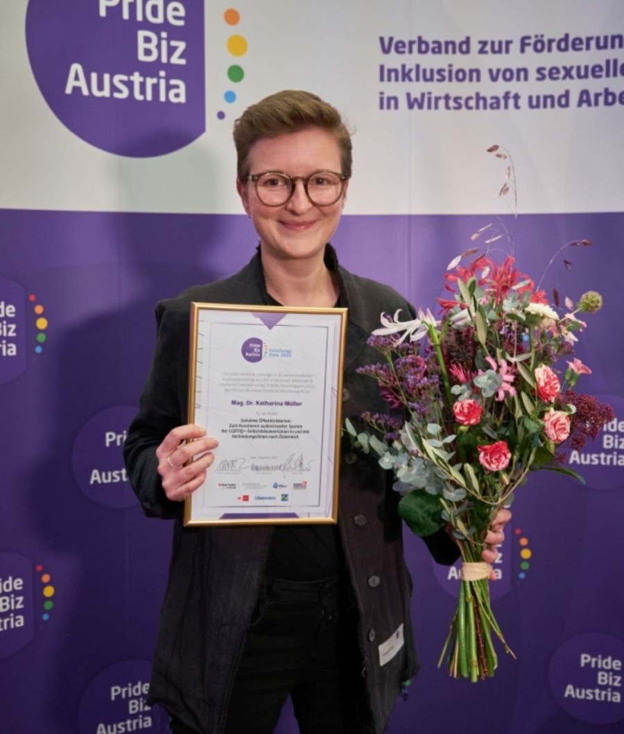 Katharina Müller bei der Verleihung des Pride Biz Forschungspreises © Eszter Kondor