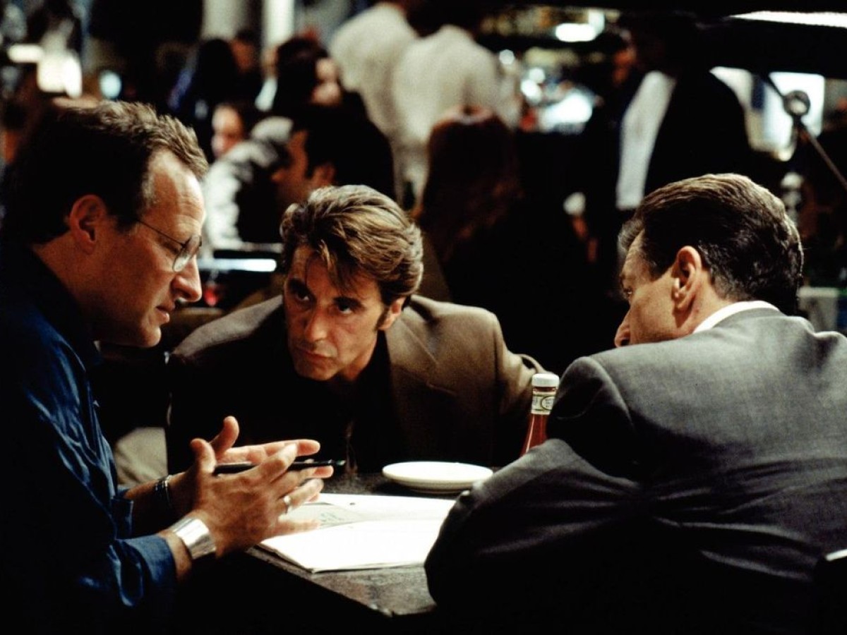 Michael Mann, Al Pacino, Robert De Niro am Set von Heat (1995) Michael Mann, Al Pacino, Robert De Niro am Set von Heat (1995)